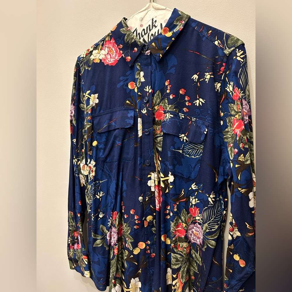 Chico’s NWT Navy Blue Floral Blouse